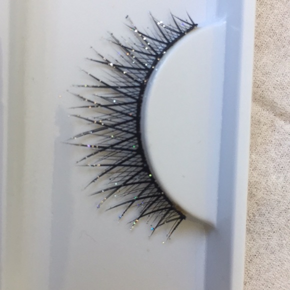Fake eyelashes - Picture 4 of 4